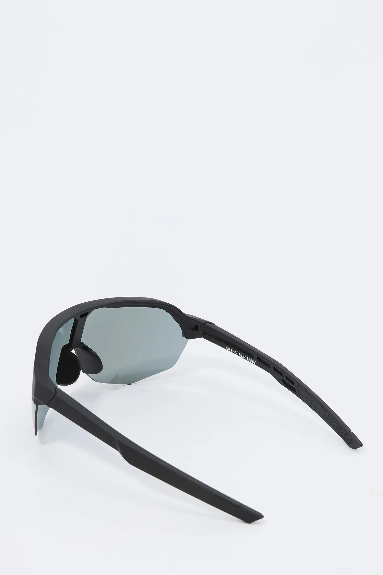 Lunettes de soleil avec verres courbés