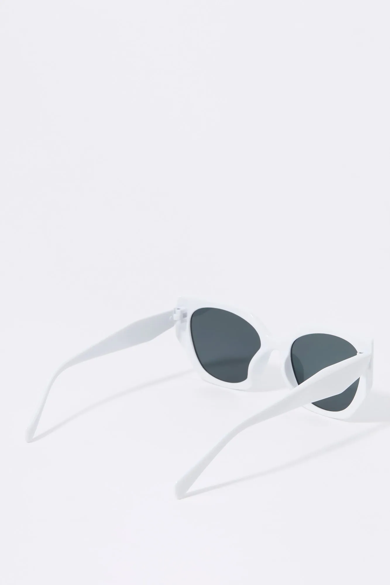 Lunettes de soleil oeil de chat géométriques