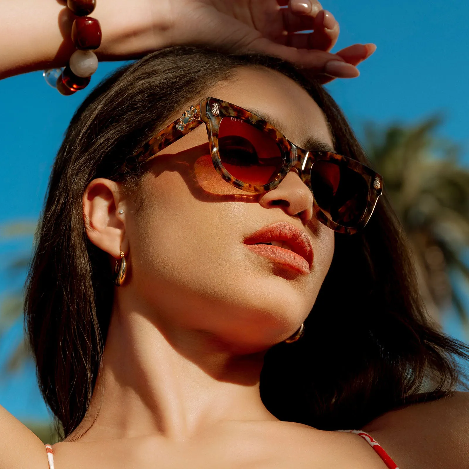 THE WHITE LOTUS - HAWAII   COCONUT PALM TORTOISE   BROWN SUGAR GRADIENT SUNGLASSES